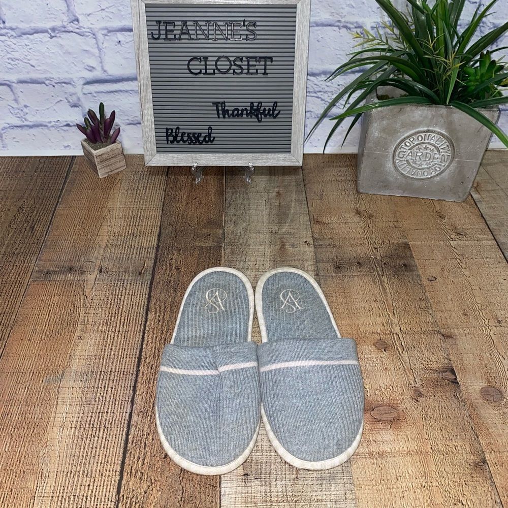 💜 VICTORIAS SECRET GRAY AND PINK CASUAL SLIP ON MULES SLIPPER SHOES LARGE